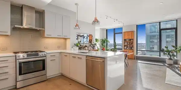 40 Traveler St