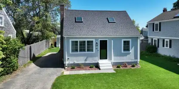 90 Colonial Rd