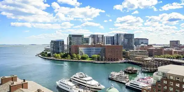 10 Rowes Wharf