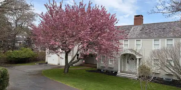 60 Harbor Hill Rd