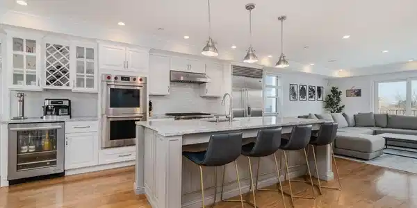 328 W 3rd St