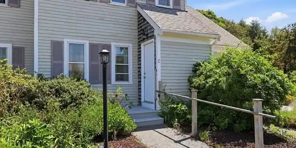 18 Woodview Drive