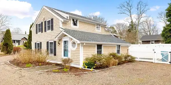 39 Oakwood Ave