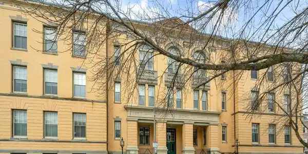 350 W 4th St