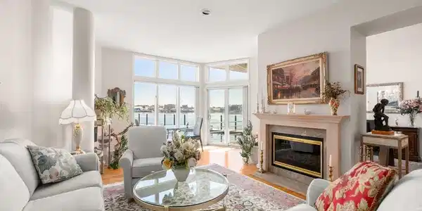 30 Constellation Wharf