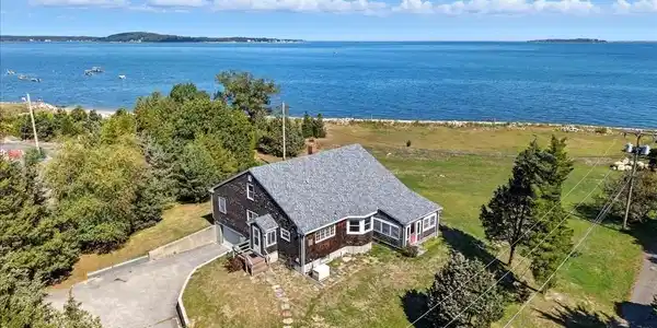 70 Hedge Rd