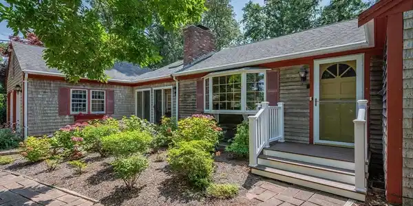 25 Massasoit Trail