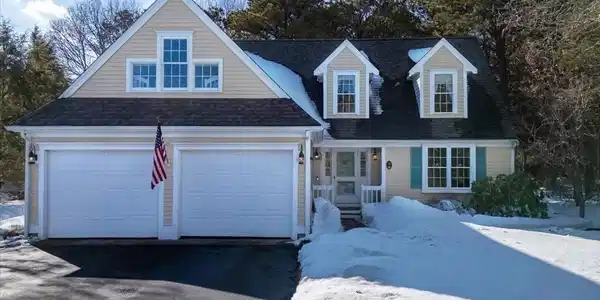 12 Quashnet Woods Dr