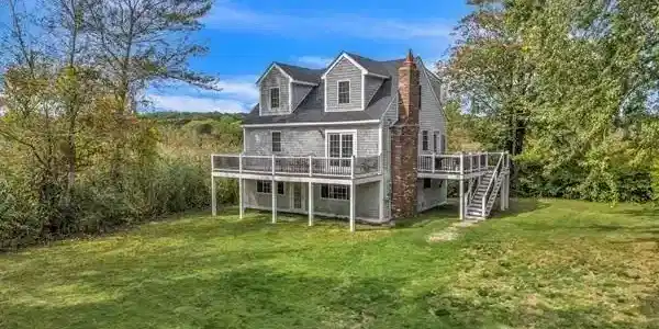 35 Holbrook Ave