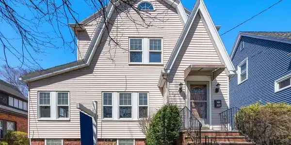 32 Thurlow Ave