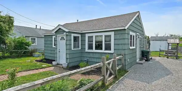 22 Mcarthur Ln