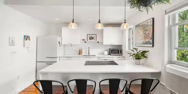 122 W 9th St