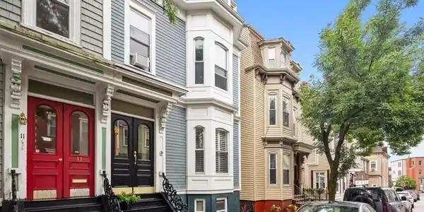 9 Gates St