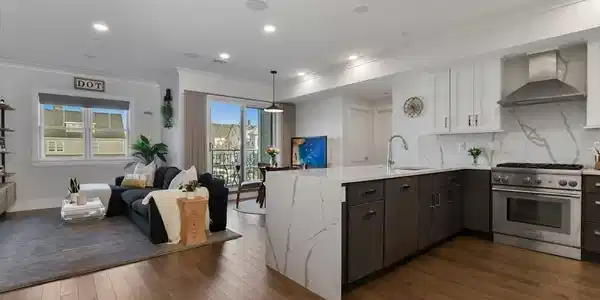 10 Sydney St