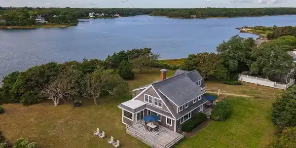 103 Bournes Pond Rd
