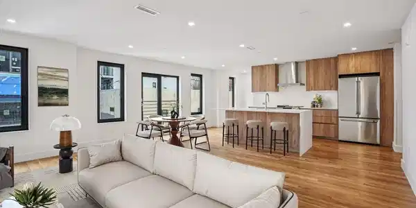 6 Devine Way