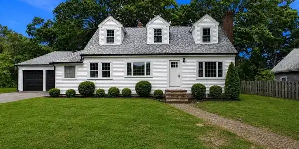 17 Winthrop Rd