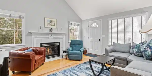 216 N Falmouth Highway