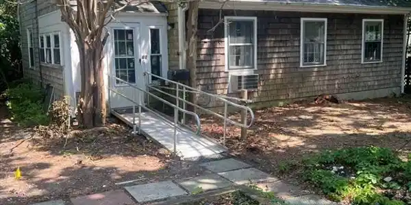 60 Baxter Avenue
