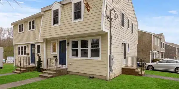 27 Village St
