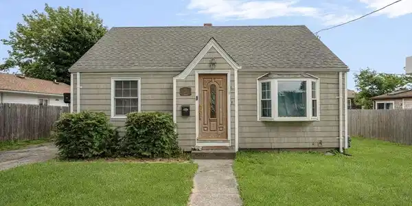 10 Sidney Ave