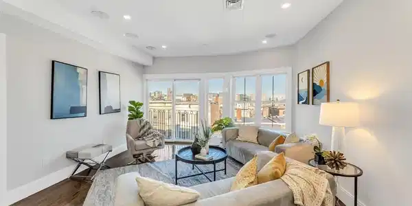 582 East Broadway