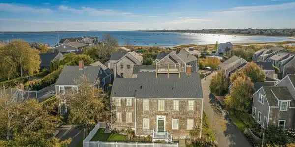 2 Mariner Way