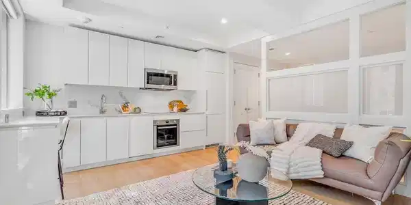 135 Seaport Blvd