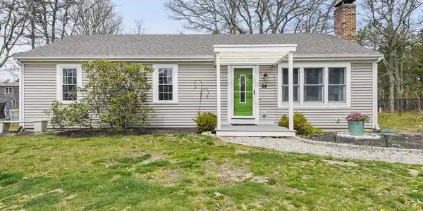 64 Lodengreen Drive