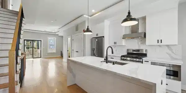 125 Saratoga St.,