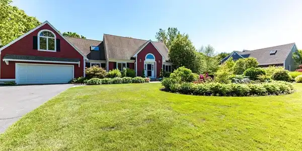11 Polaris Dr