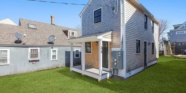 318 Commercial Street