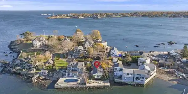 9 Fort Beach Way
