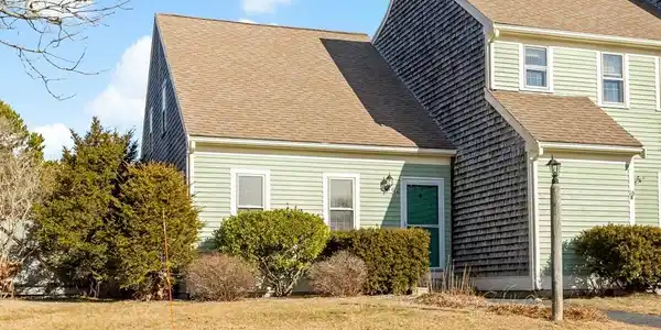 16 Woodview Drive
