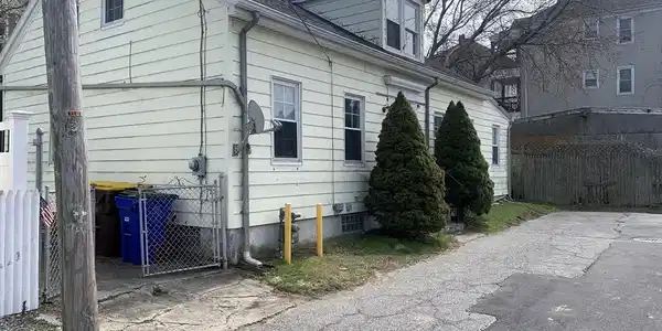 60 Chapin St