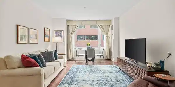 1 Charles St S