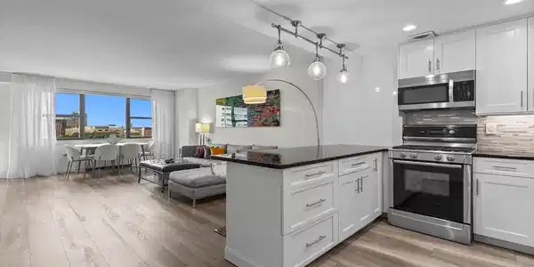 8 Whittier Pl