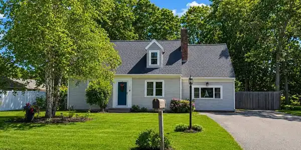 7 Fernwood Ave