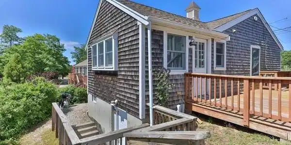 6 Shore Rd