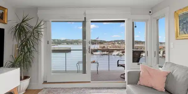 10 Bearskin Neck