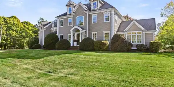 93 Stockbridge Rd