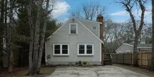8 Veeder Drive