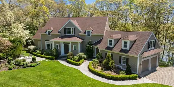 79 Cedar Tree Neck Road