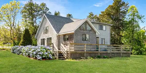 90 Schoolhouse Road