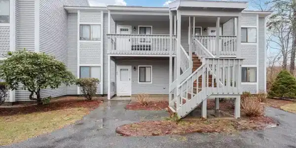 106 Eaton Ln