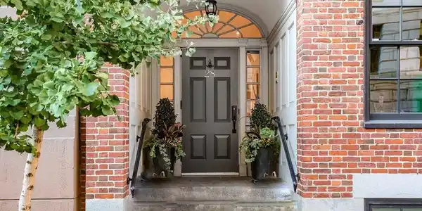 32 Derne St