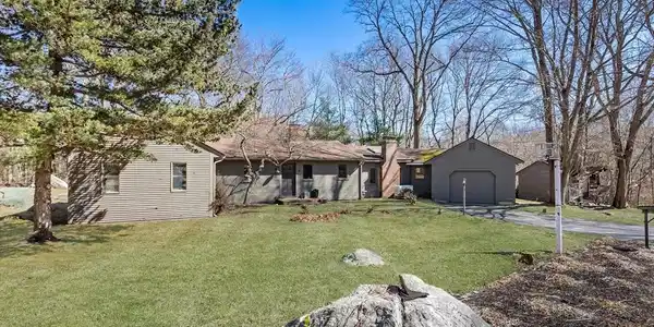 9 Locust Rd
