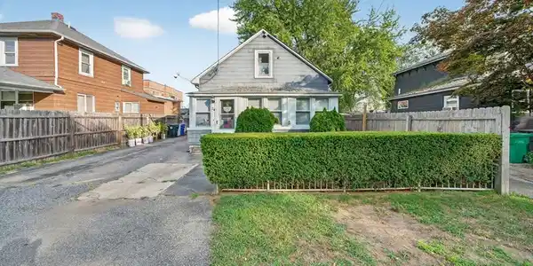 24 Maplewood Ave