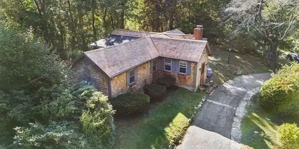 324 Sandwich St