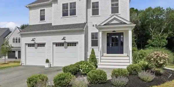 11 Carriage House Way